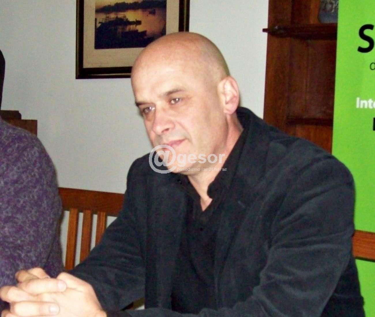 Comisión de amigos de la Biblioteca Eusebio Giménez cierra el año con la presentación del último libro del escritor Aldo Mazzuchelli, DEL FERROCARRIL AL TANGO. El estilo del fútbol uruguayo 1891- 1930”.
